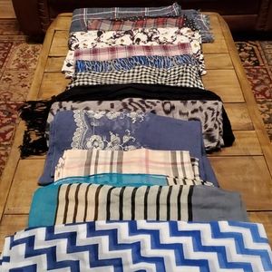 BUNDLE 12 Scarves 🧣🧣🧣